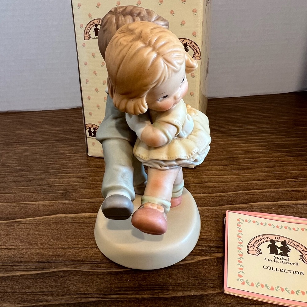 Memories of Yesterday—“We’d Happy! How’s Yourself?” Figurine - Picture 5 of 7